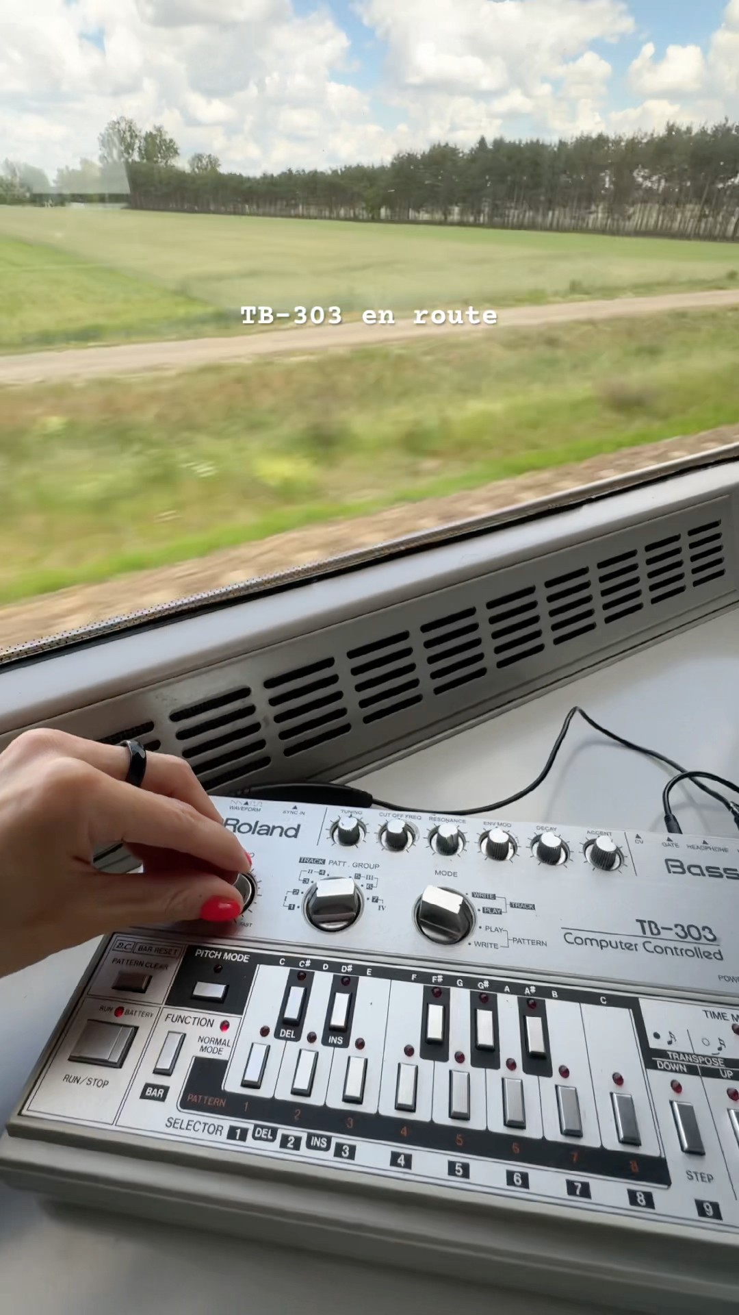 Roland TB-303 🥰 #acidtechno - YouTube