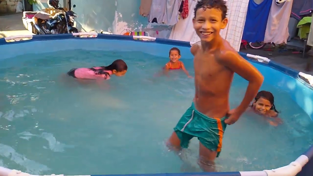 Tarde de piscina com as primas e o primo 🥰😍🤩