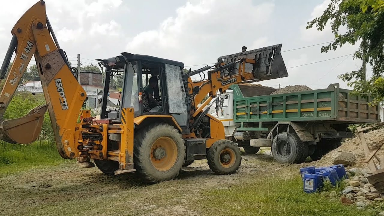 Escorts Dozer Loading Gravel in Dump Truck - Escorts Dozer Video