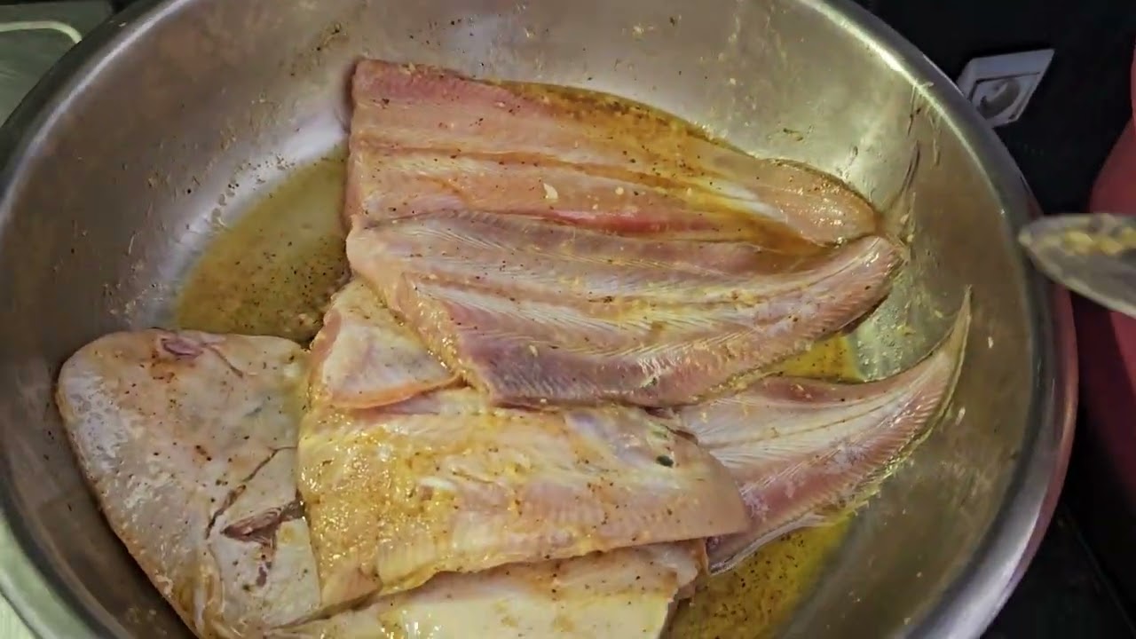 Maman Nitu Elubu Ya Bisi Ya Mayi Poisson 🐟 Frais Aux Oignons Et Ndembi Très Délicieux