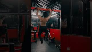 Famous Clap pull ups Net Worth
