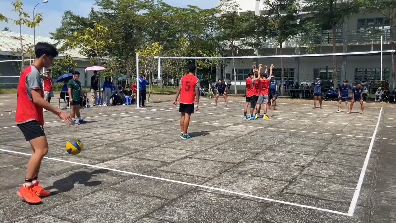 Trận chung kết đầy kịch tính hấp dẫn bóng chuyền hs Trường THPT TVB -Trường Cao Đẳng Nghề sóc Trăng