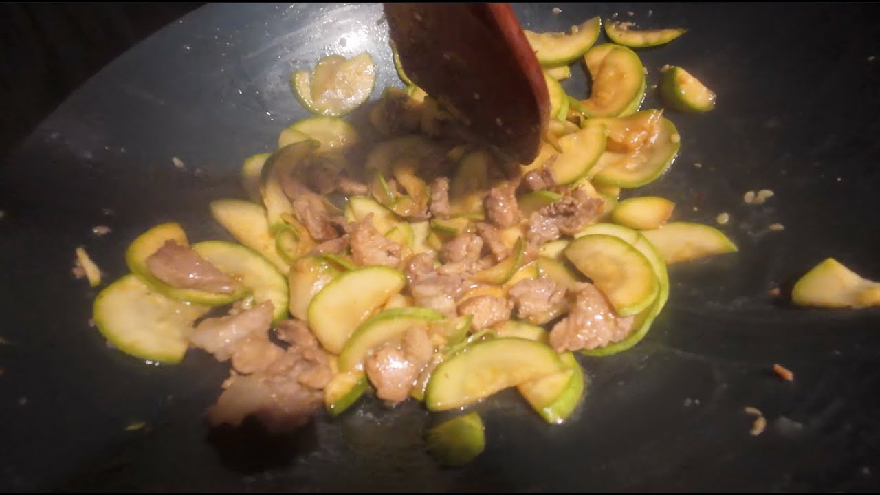 买了一只5斤重的大铁锅骑自行车，准备在路上做铁锅炖大鹅｜准备环球旅行