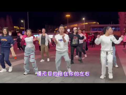 一首停留，带你认识一下我身边的几位美女，丹丹小小和小兔！