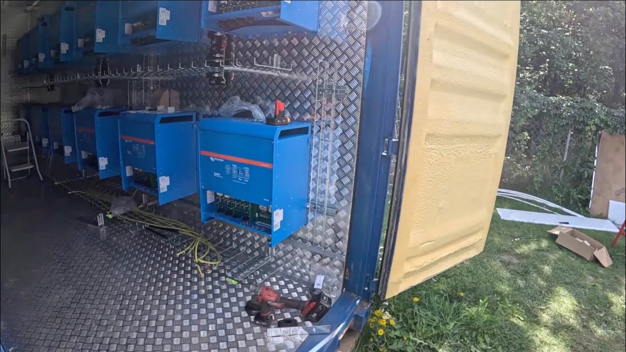 Kontener Mocy 22ft HD container 1MWh lithium low voltage storage system on 12 x Victron Quatro 15kVA