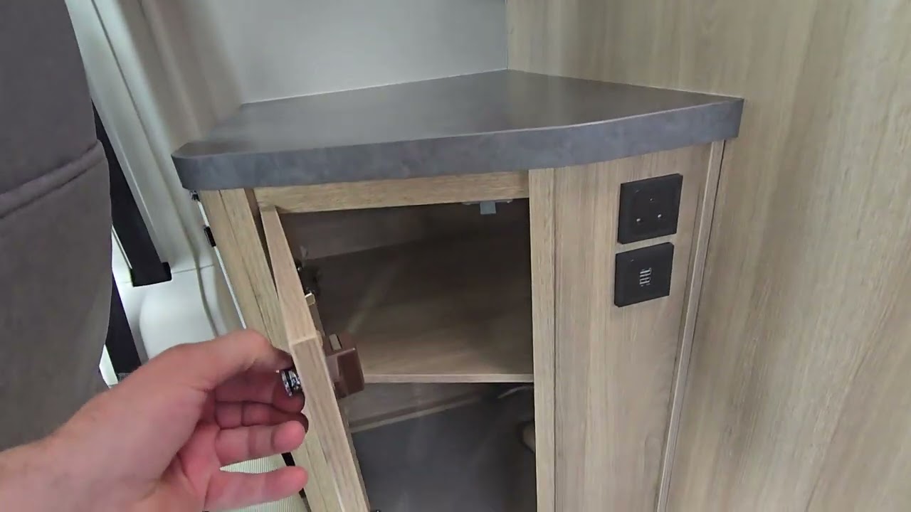 Elddis Autoquest CV60