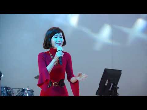 이나윤(<strong>초청</strong>/<strong>가수</strong>) - 메들리 오라버니외 2곡(남상일과 함께하는 10월의 마지막 밤) 밀양 암새들 야외 공연장 2022.10.30