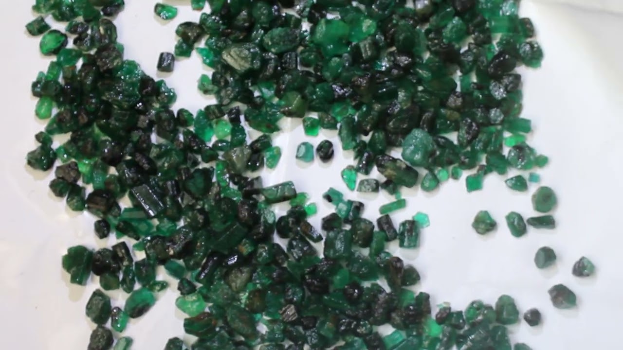 Natural Green Emerald Rough Loose Gemstone