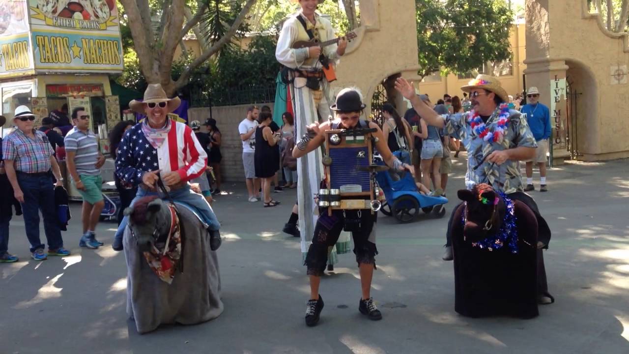 Horsing around with Slim & Curly