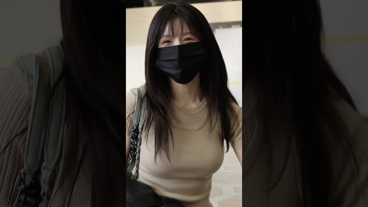 Go Younjung Spotted on Airport Departure in Striking Airport Fashion