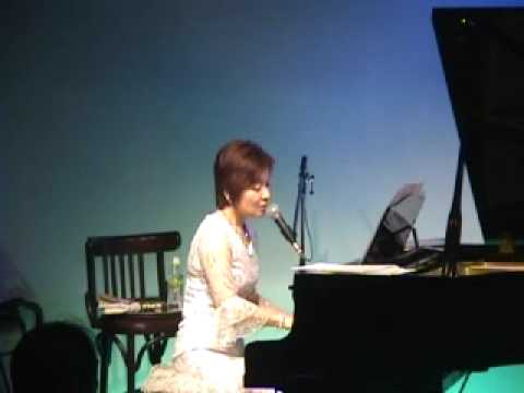 「空の向こうに」 作詞作曲：岡崎律子　歌：堤真耶