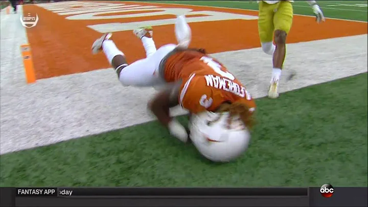 Shane Buechele throws to Armanti Foreman for incre...