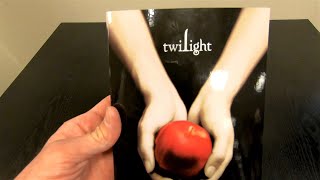 TWILIGHT THE TWILIGHT SAGA BOOK 1 STEPHENIE MEYER CLOSE UP AND INSIDE LOOK