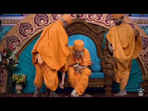 Life Lessons from Mahant Swami Maharaj (English) - Humility in Honor