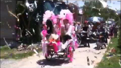 Chủ rể rước dâu bằng xích lô