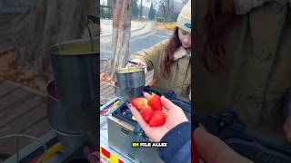 Quand tout le monde l’a laissée seule… un gâteau a changé sa vie !! 🍓🍰❤️ #shorts