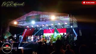 Menyanyikan lagu Indonesia Raya di acara Tabligh Akbar bersama Bang Haji Rhoma Irama 