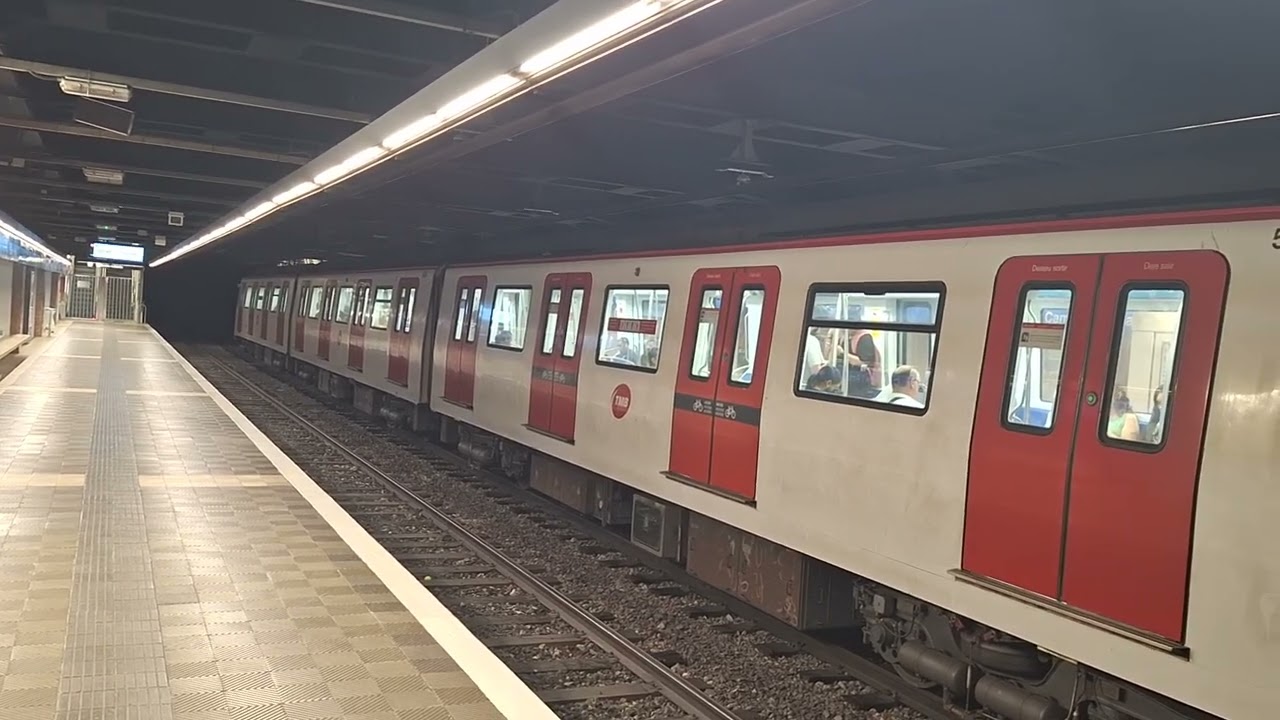 Metro Barcelona: Camp de l'Arpa L5 ( Serie 5000 )