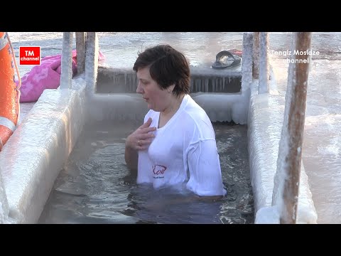 Video: Kuo Skiriasi „Epiphany“vanduo Sausio 18 Dieną Ir Vanduo Nuo Sausio 19 Dienos? - Alternatyvus Vaizdas