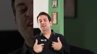 Αφήνει τις κουρτίνες της ανοιχτές 😳