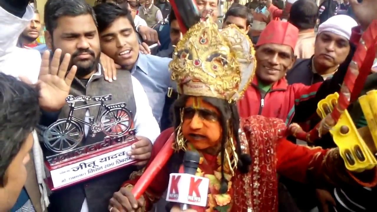 सपा कार्यालय पर लगे जय श्रीराम के नारे अखिलेश से मिलने पहुंचे बजरंगबली - YouTube