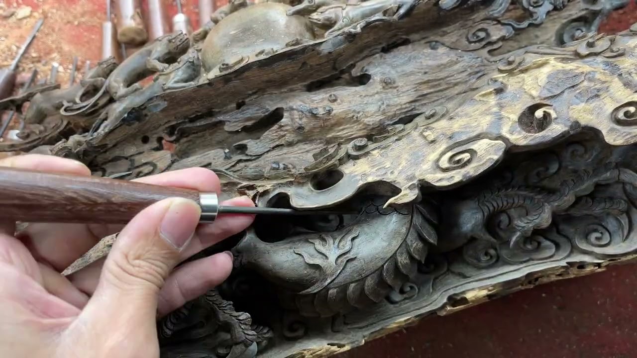 Carving a mystical dragon totem#woodworking #woodscraft #woodcarving 