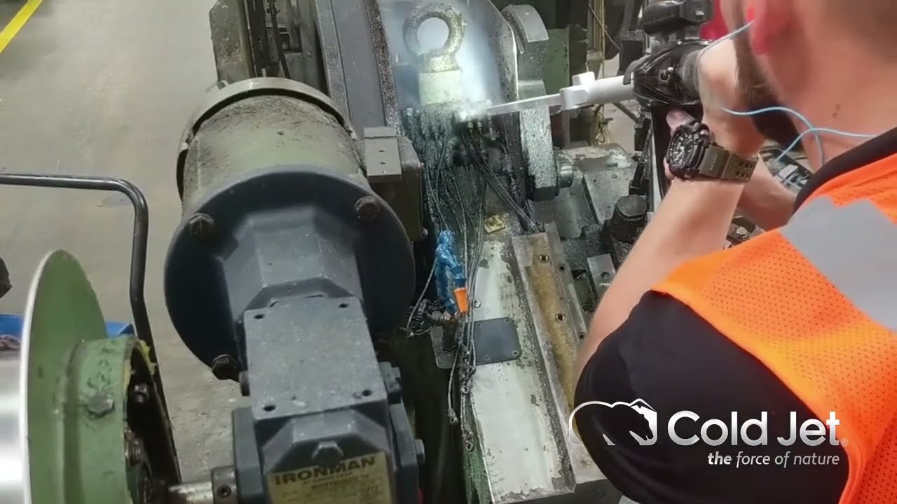 Limpieza de herramientas, motores y equipos de taller con hielo seco | Cold Jet