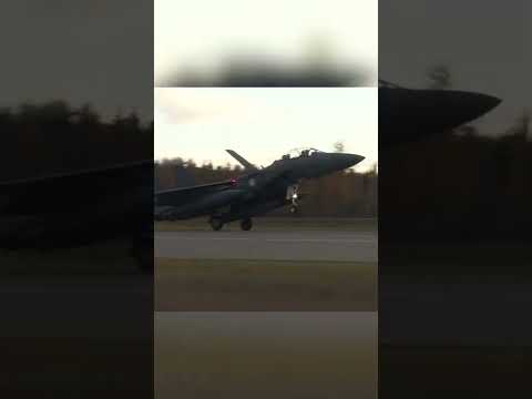 깃 세우고 당당히 착륙하는 F-15K