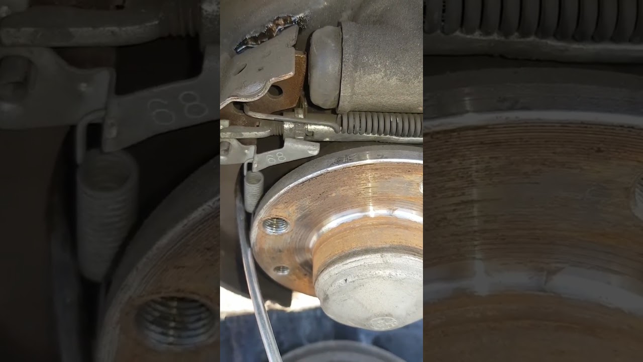 Drum brake adjusting screw 