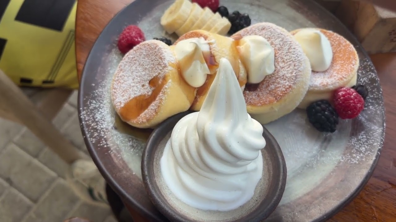 Al Quoz Pond Park Walk & Best Japanese Pancakes at  Lazy Cat 🥞 (Dubai Vlog)