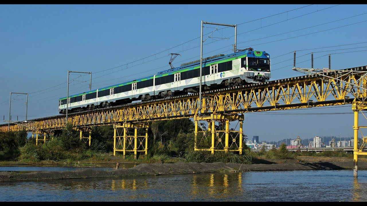 Unidades Ex Renfe UT 440 cruzando Puente Bíobío.
