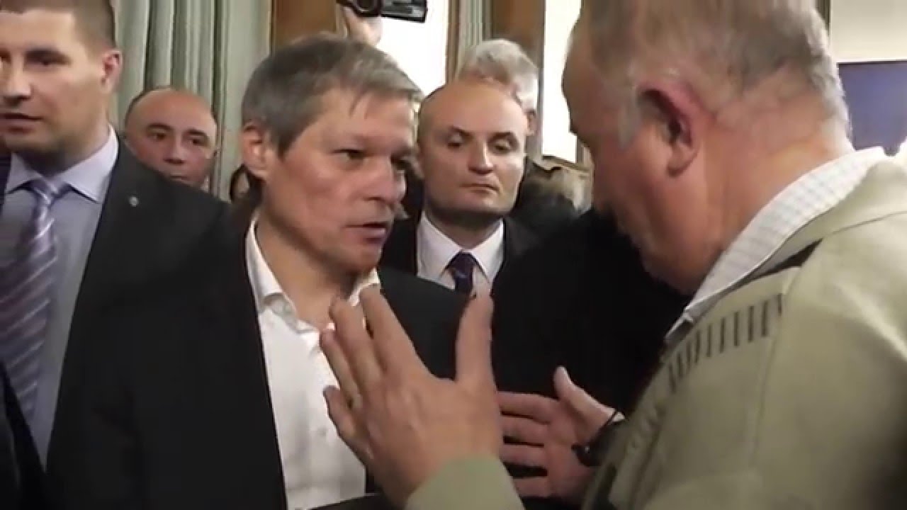 Proful online sustinut de elevi prezinta primului ministru cele doua proiecte