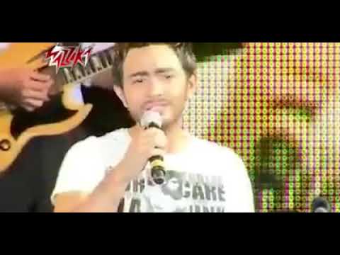 خليه يمشي ياقلبي ويبعد احساس فوق الخيال