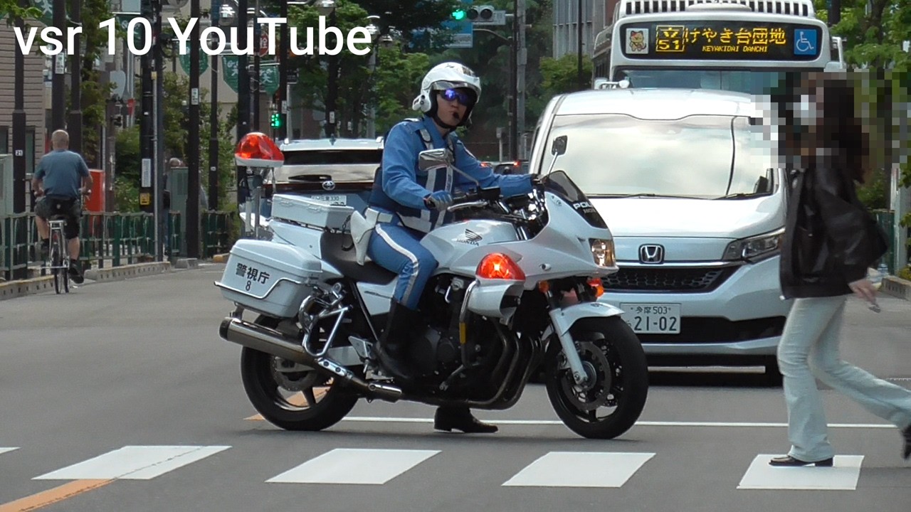 歩きスマホのお姉さんをガン無視で通過！！一部始終を見ていた白バイが即時追走！！•判定がよくわからん！！警察官による一時停止取り締まり！•女性白バイ隊員が2台同時検挙！！通行区分取り締まり！等