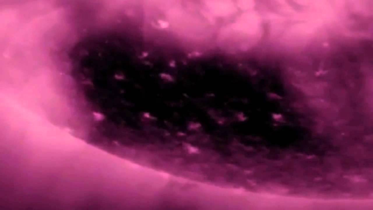 NASA detecta buraco quadrado no sol