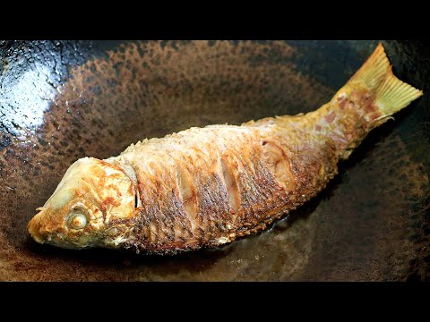 魚怎麽煎才不粘鍋不破皮？30年老廚師教我一招，方法簡單一看就會