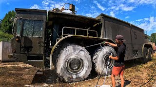 Cleaning the Worlds Biggest Fire Truck