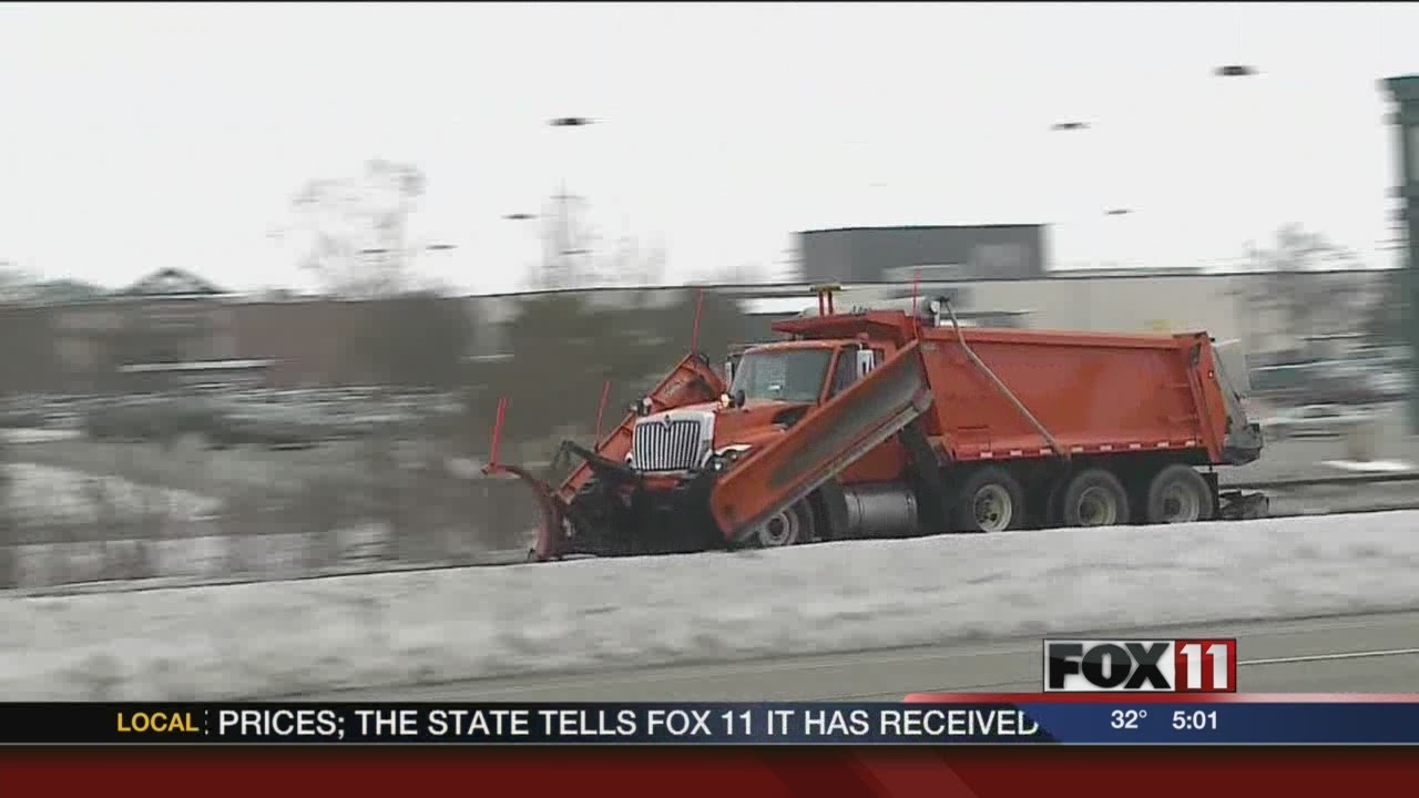 Road crews salting ahead of ice storm - YouTube