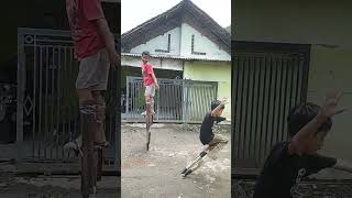 Download Lagu botot vs rembi MP3