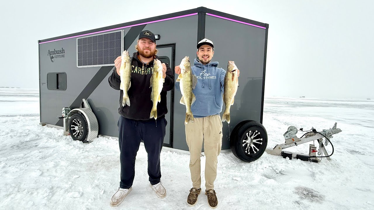 Ночевка в ледяном домике в моем новом роскошном ледяном доме!