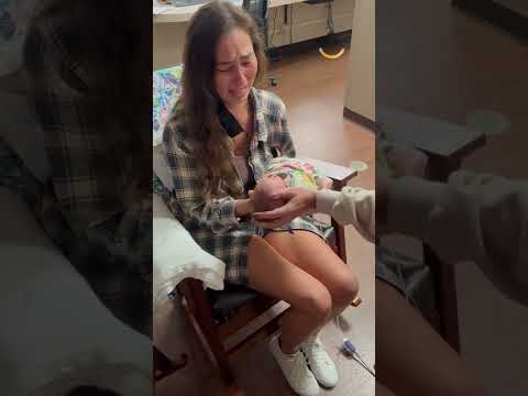 वीडियो: बेबी का बेस्ट फ्रेंड