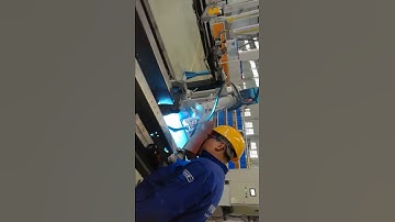 automatic welding the car frame plank