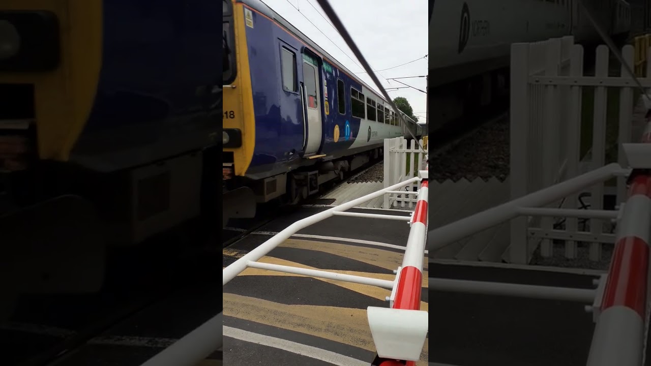 156418 & 150101 Passing Woodsmoor Level Crossing 25.05.2023