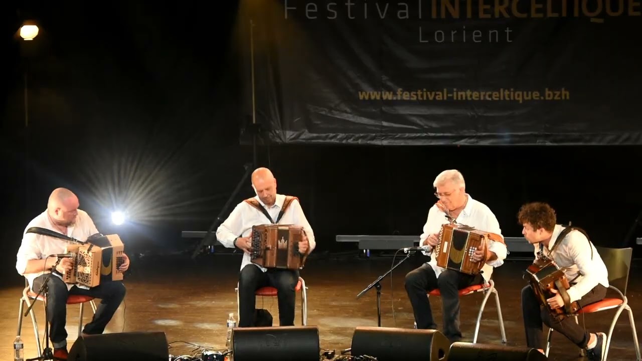 Accordeon SAMURAI  Tarantella Rouge & Noir (R.Tesi) live in LORIENT 2019