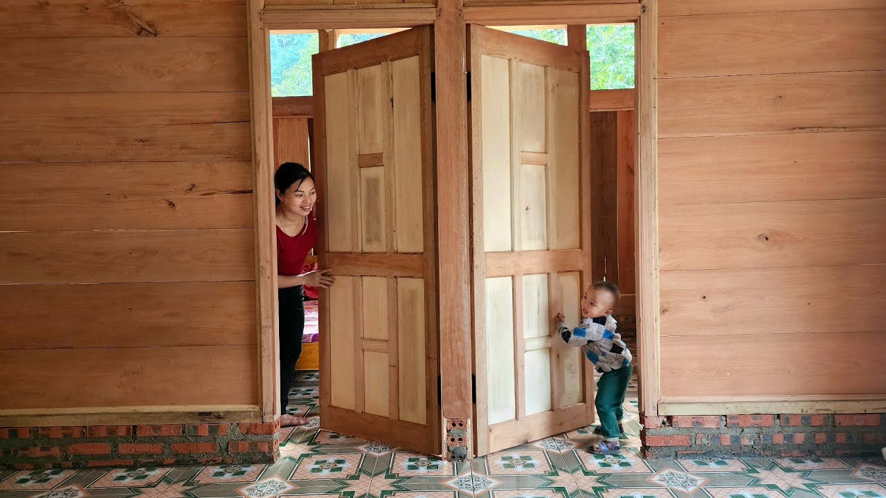 How to make a beautiful wooden bedroom door to ensure safety when sleeping alone.