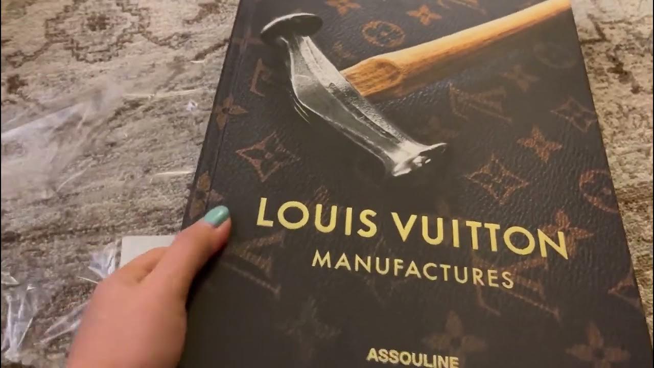 Authentic LOUIS VUITTON The LV Book #15 Catalog Coffee Table Magazine NEW