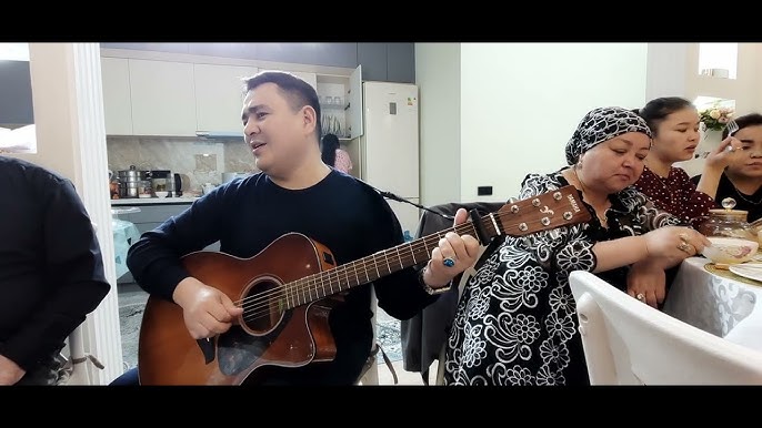 Жалаңаш актерлердің бейнелерін қараңыз