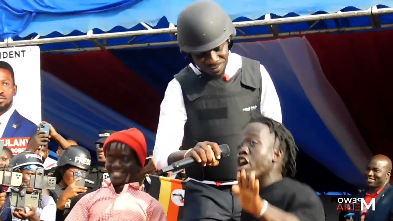 BOBI WINE AYUGUMIZA NAMUGONA NE POLICE NE KUBA TEAR GAS MU BAWAGIZI BE