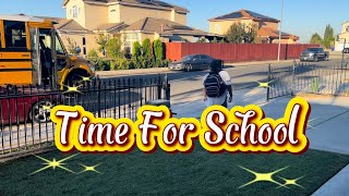 J.O.R.G.I.A. With autism. The Princess👑is finally off to school, always hoping for a good day🧩🤍🦋