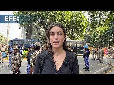 Informe a cámara: Nueva Delhi corta internet móvil y cierra decenas de estaciones por la protesta ju